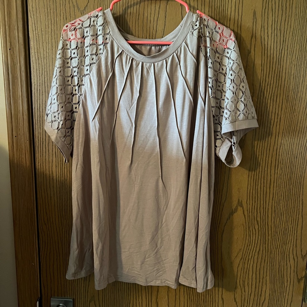 SHEIN Curve 4x women’s lace sleeve top - Picture 1 of 5